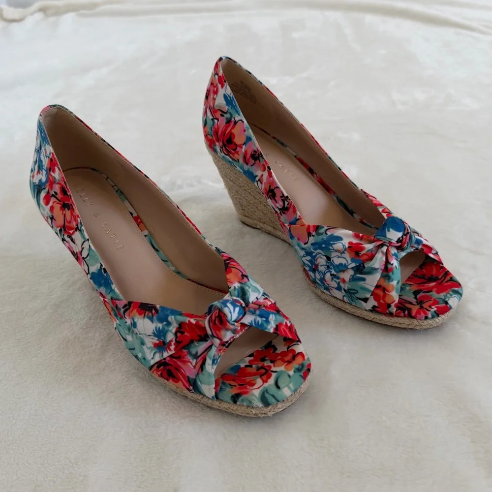 Kelly & Katie Sz 7.5 Ivala Floral Textile Peep Toe Wedge Espadrille Sandal.